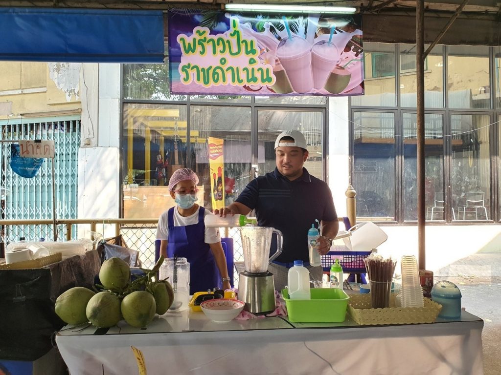 จิต เชี่ยวสกุล ขายอาหารหน้าสนามมวยราชดำเนิน