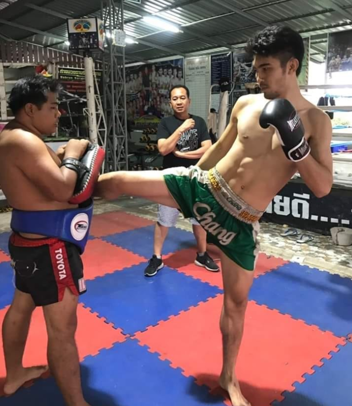 แสง​มณี VS ชู​เจริญ