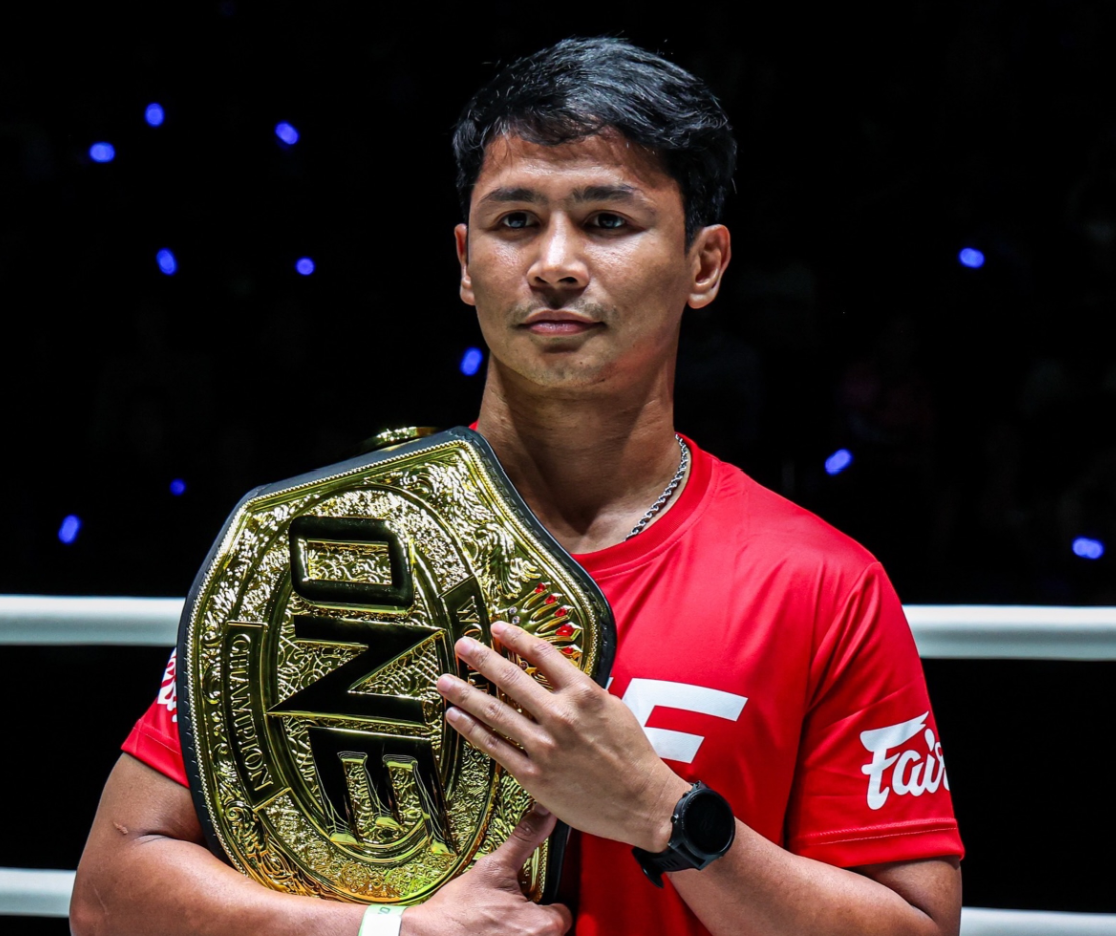 ซุปเปอร์บอน - มอง นิโค ประเดิมนวมใหญ่ มีสิทธิ์ดวลกันได้ทั้งมวยไทย คิกบ็อกซิง