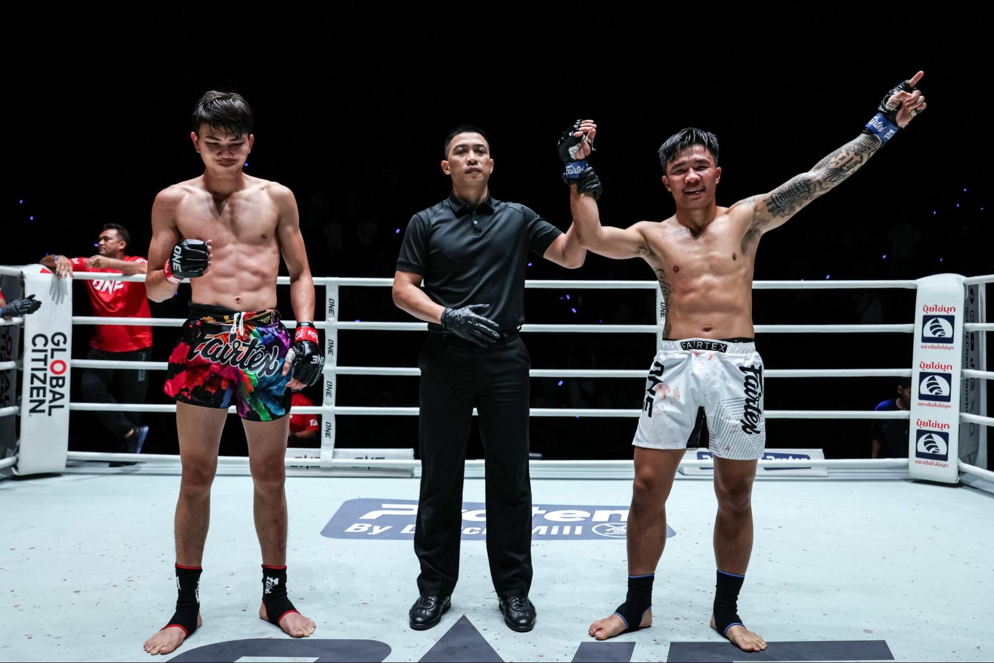 เพชรน้ำโขง - บู๊เดือดหยุดไร้พ่าย วันชัยน้อย ศึก ONE ลุมพินี 166 & The Inner Circle 26