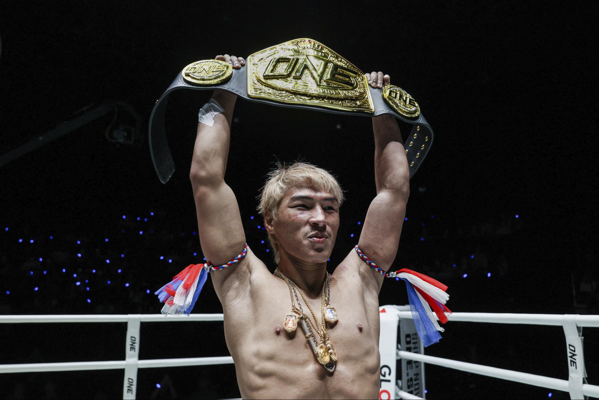 ยอดไอคิว - แย่งบัลลังก์ แรมโบ้เล็ก ผงาดแชมป์โลก ONE มวยไทย รุ่นแบนตัมเวต